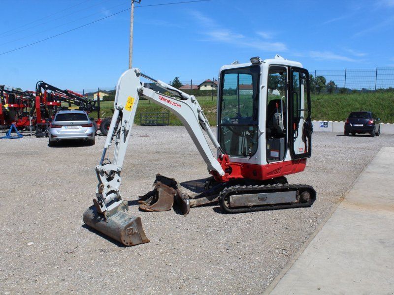 Takeuchi TB 216 mit Powertilt