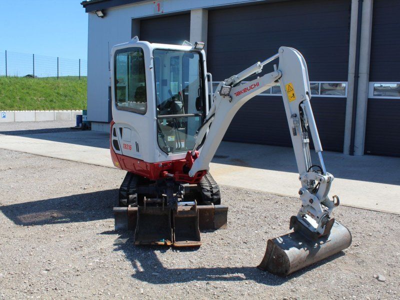 Takeuchi TB 216 mit Powertilt