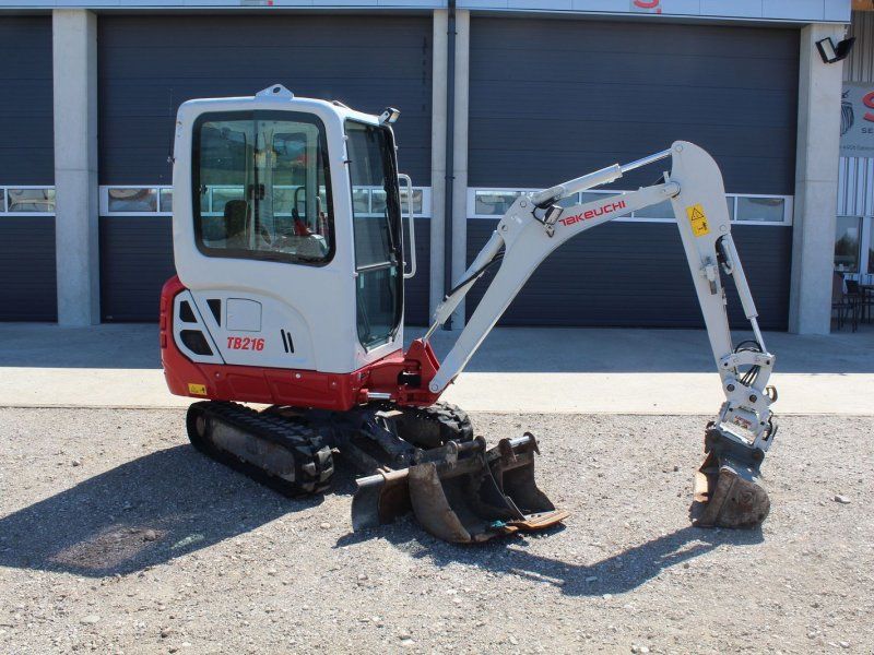 Takeuchi TB 216 mit Powertilt