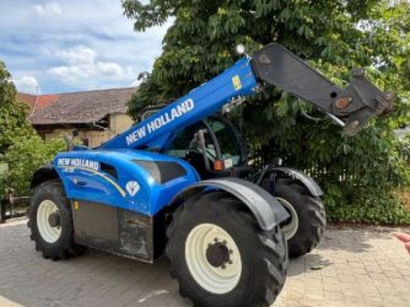 New Holland LM 735