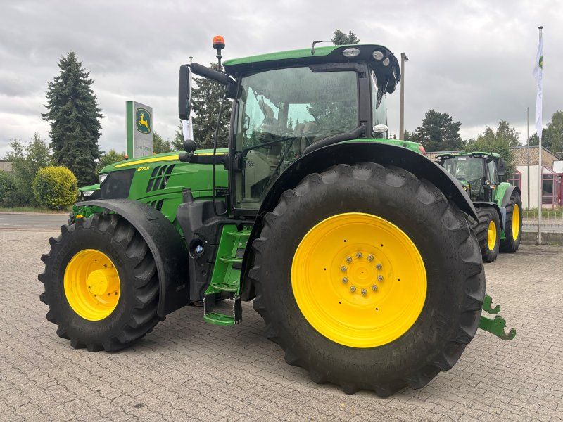 John Deere 6175R