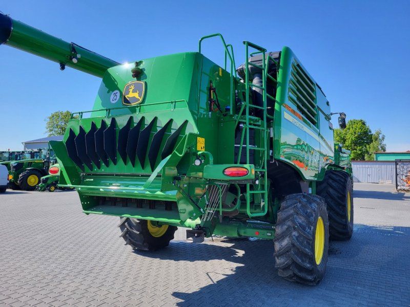 John Deere T 670 i