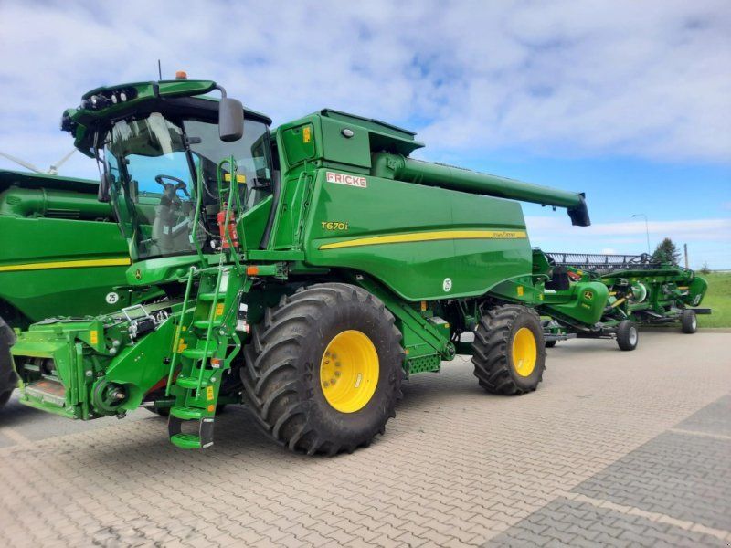John Deere T 670 i