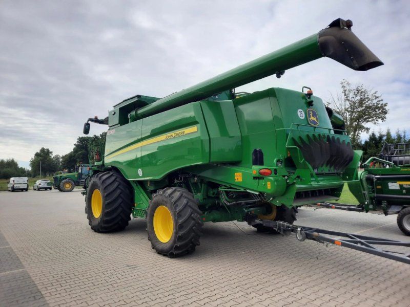 John Deere T 670 i