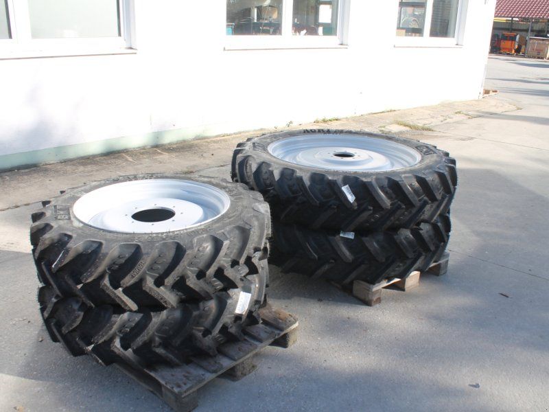 BKT 280/85 R28 + 320/85 R38