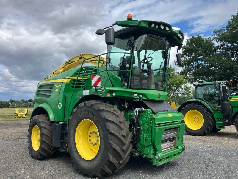 John Deere 8600 mit Kemper 460 StalkBuster und 639 PickUp