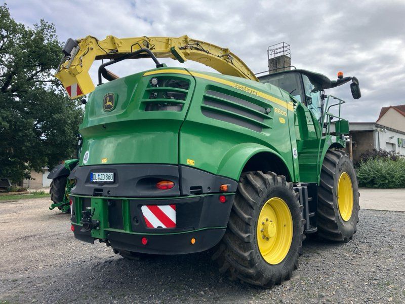 John Deere 8600 mit Kemper 460 StalkBuster und 639 PickUp