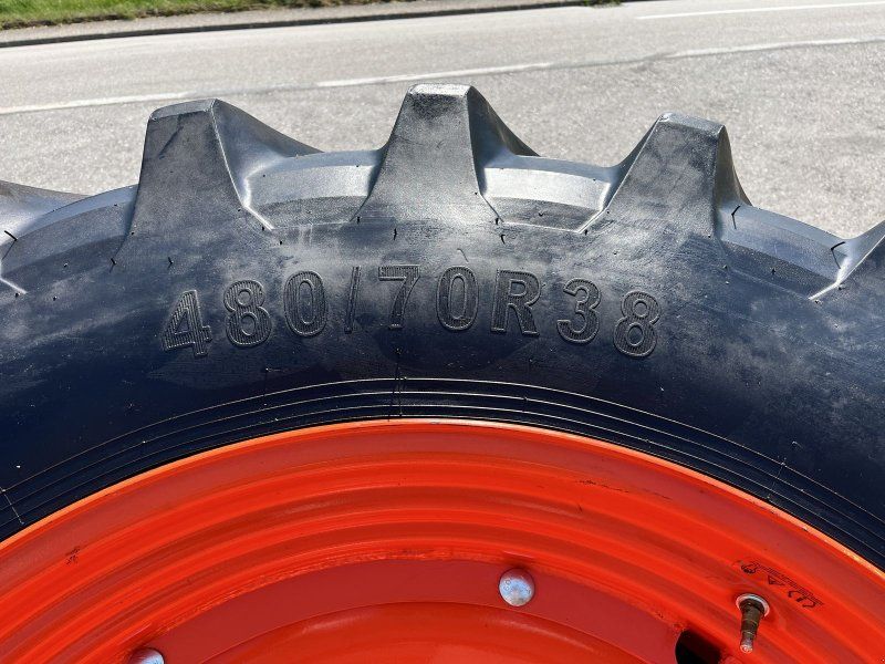 480/70 R38 und 440/65 R28