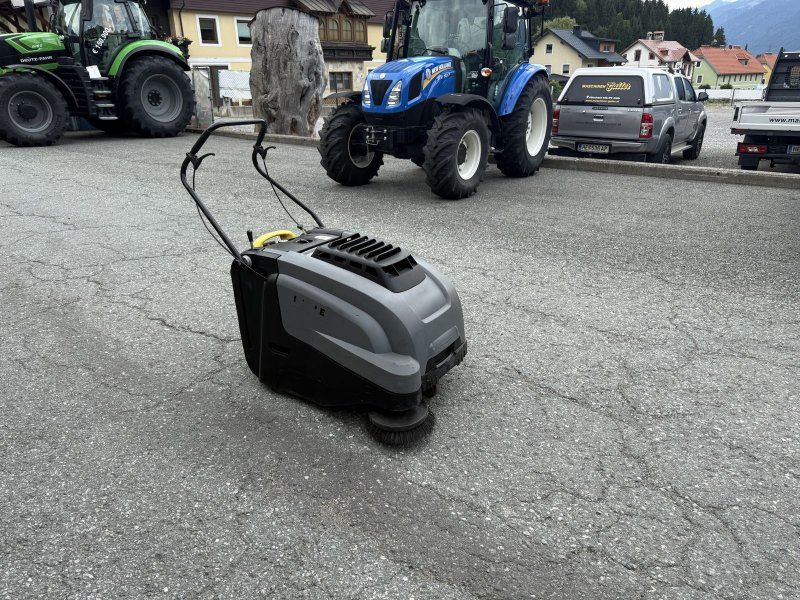 Kärcher Kehrsaugmaschine KM 75/40 W mit Benzinantrieb