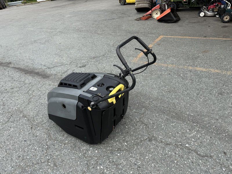 Kärcher Kehrsaugmaschine KM 75/40 W mit Benzinantrieb