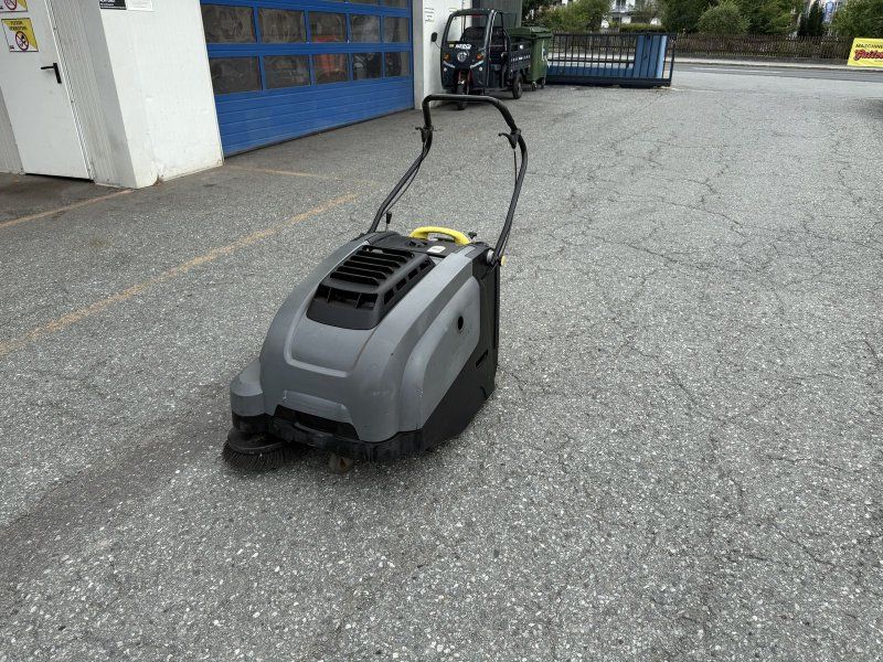 Kärcher Kehrsaugmaschine KM 75/40 W mit Benzinantrieb
