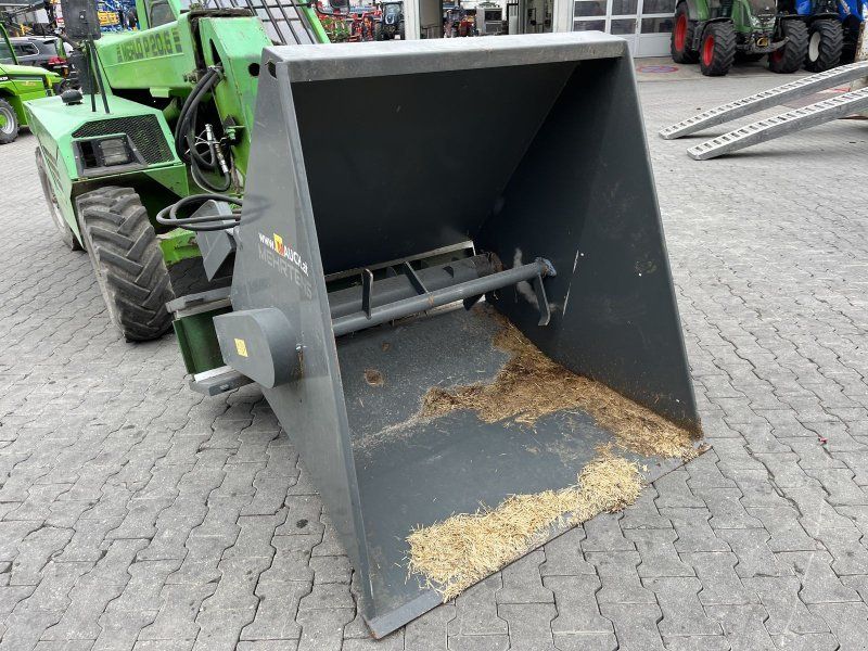 Mehrtens Einstreugerät EG1201 mit Hauer