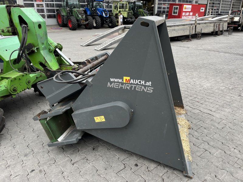 Mehrtens Einstreugerät EG1201 mit Hauer