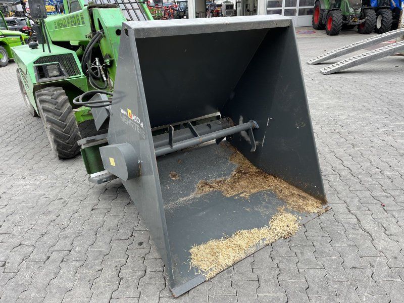 Mehrtens Einstreugerät EG1201 mit Hauer