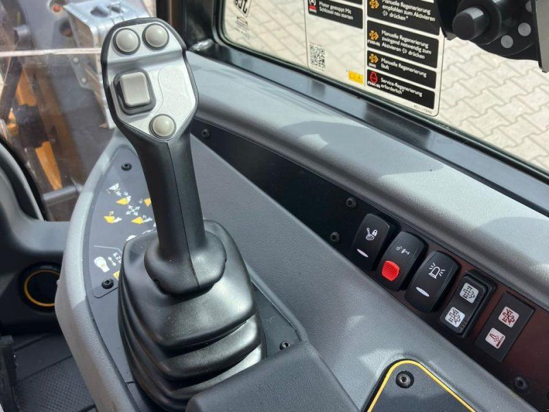 JCB 409