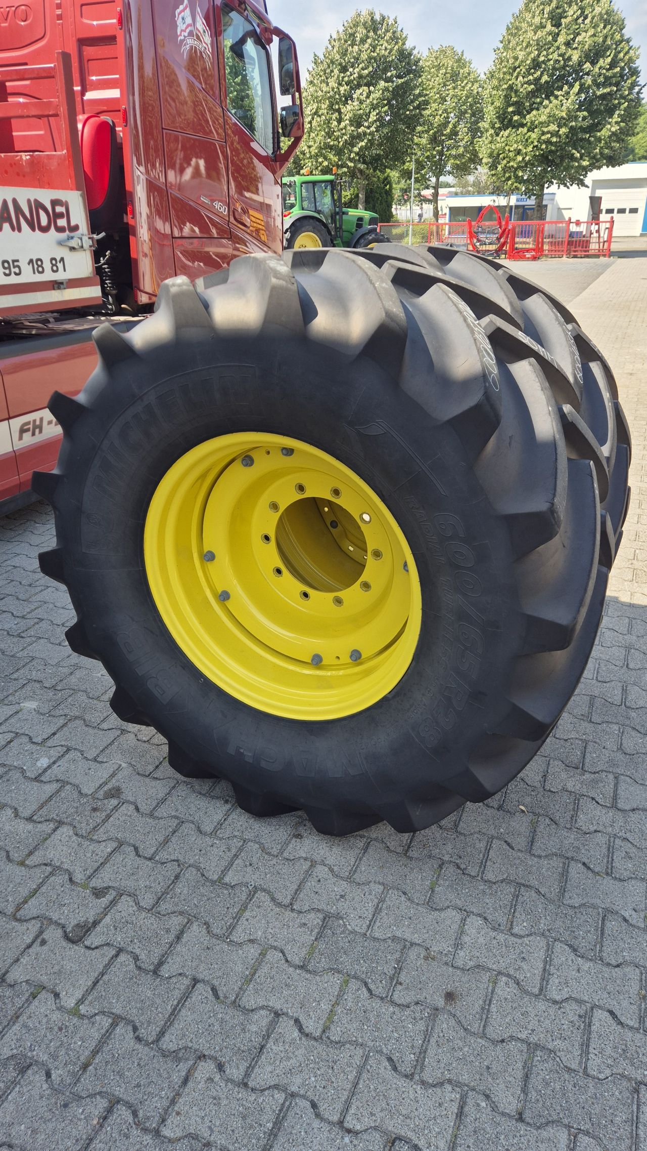 Michelin MachXbib 600/65R28 op 10 gaats John Deere velgen