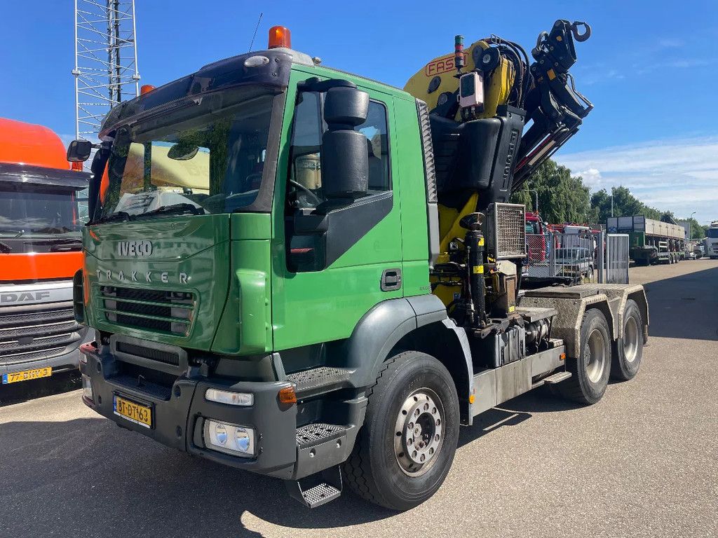 Iveco Trakker AD380T50 6x4 handgeschakelt Euro 5 FASSI F530 XP 356.000 km TOP ZUSTAND !!