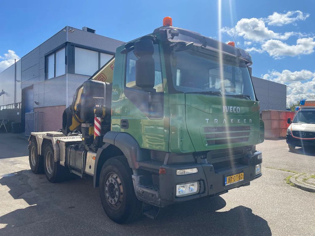 Iveco Trakker AD380T50 6x4 handgeschakelt Euro 5 FASSI F530 XP 356.000 km TOP ZUSTAND !!