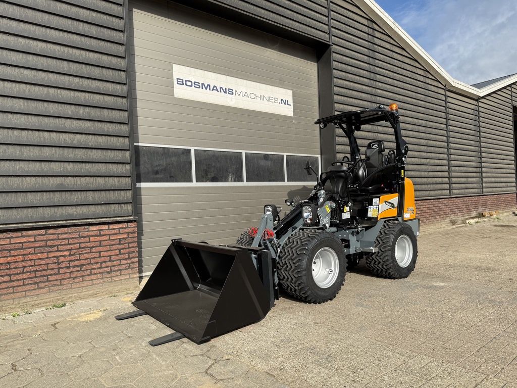 Giant G1500 L X-TRA minishovel NIEUW €495 LEASE