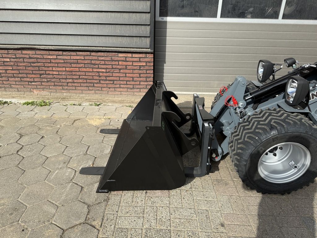 Giant G1500 L X-TRA minishovel NIEUW €495 LEASE