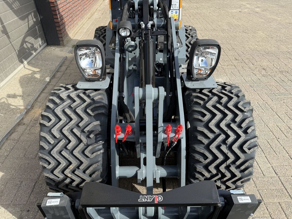 Giant G1500 L X-TRA minishovel NIEUW €495 LEASE