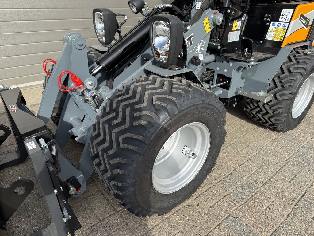 Giant G1500 L X-TRA minishovel NIEUW €495 LEASE