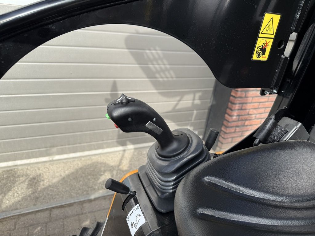 Giant G1500 L X-TRA minishovel NIEUW €495 LEASE