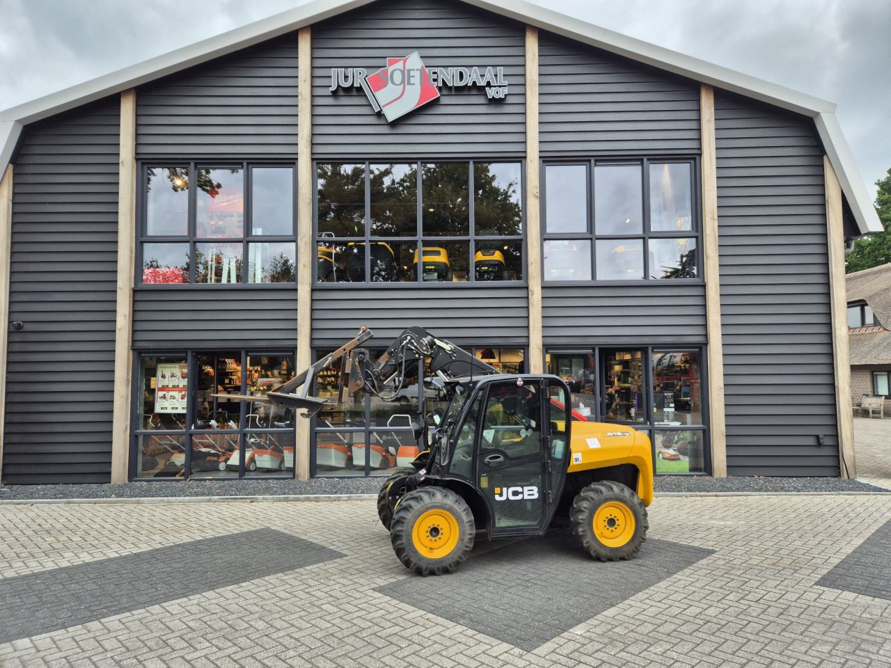 JCB 516-40 verreiker met hefhoogte 4 m