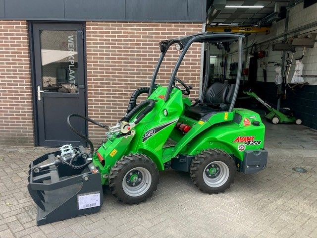 AVANT 423 minishovel met gewicht 1080 kgs