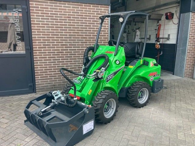 AVANT 423 minishovel met gewicht 1080 kgs