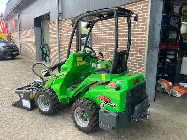 AVANT 423 minishovel met gewicht 1080 kgs