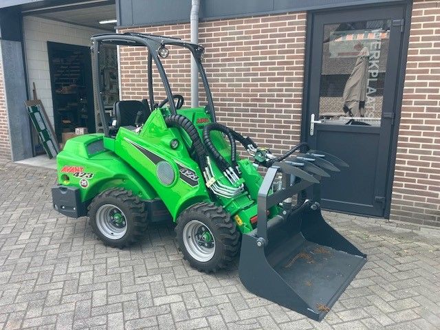 AVANT 423 minishovel met gewicht 1080 kgs