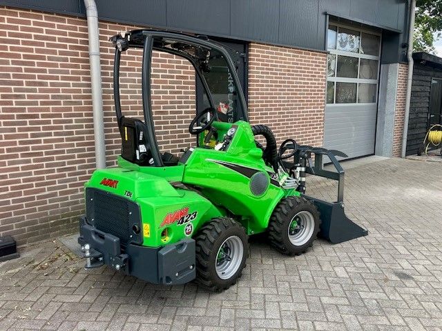 AVANT 423 minishovel met gewicht 1080 kgs