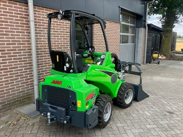 AVANT 423 minishovel met gewicht 1080 kgs