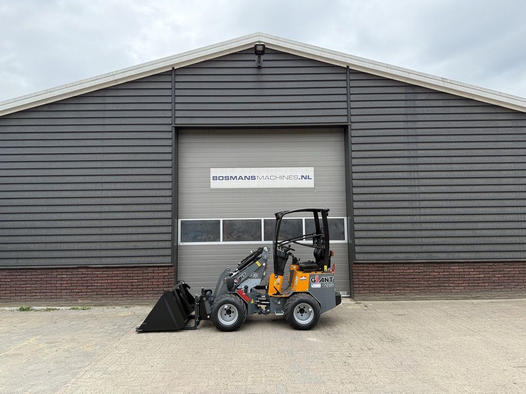Giant G1200 minishovel / kniklader NIEUW €400 LEASE
