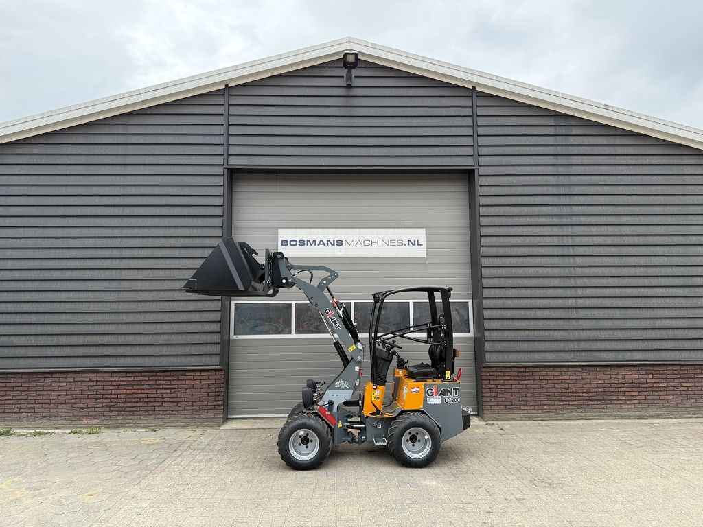 Giant G1200 minishovel / kniklader NIEUW €400 LEASE