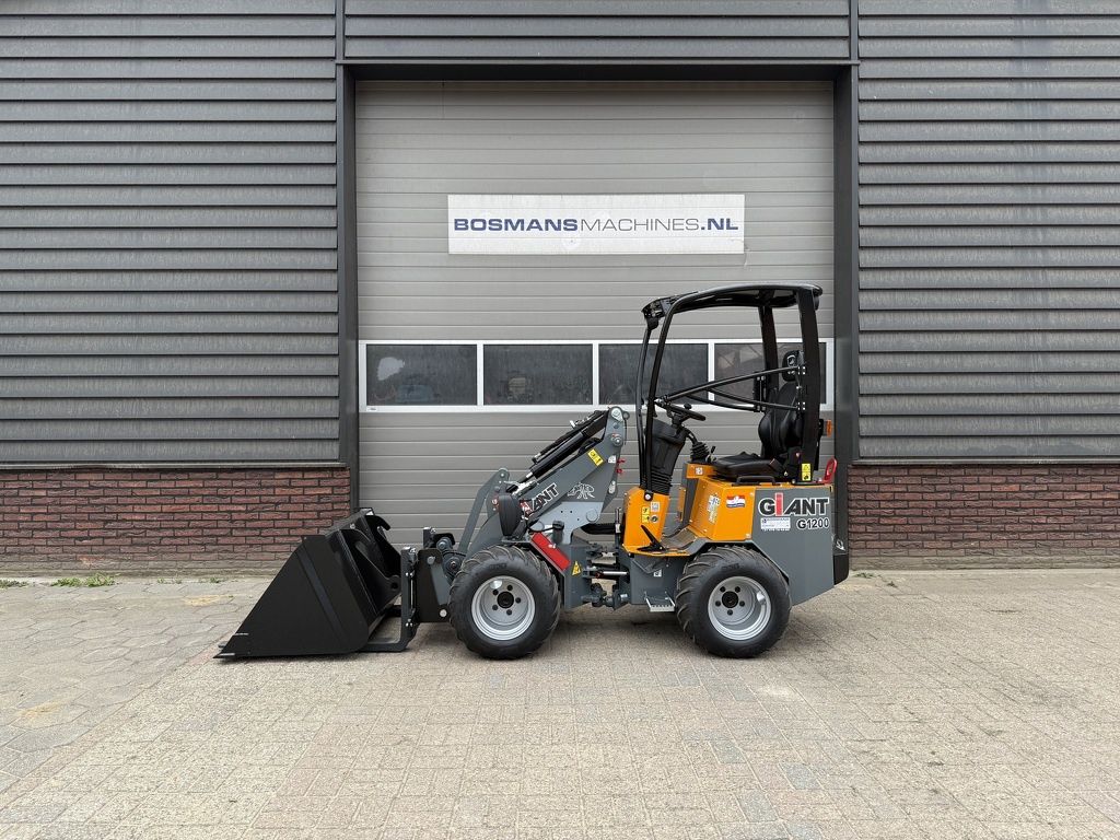 Giant G1200 minishovel / kniklader NIEUW €400 LEASE