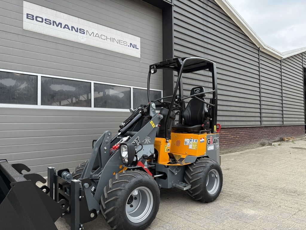Giant G1200 minishovel / kniklader NIEUW €400 LEASE