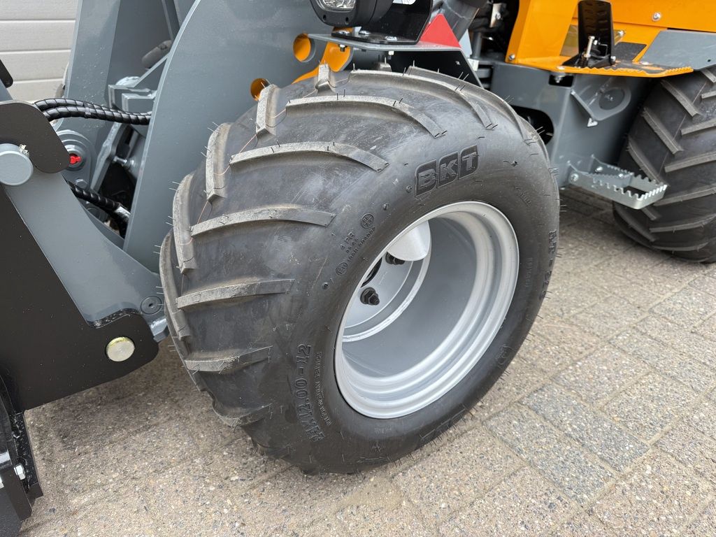 Giant G1200 minishovel / kniklader NIEUW €400 LEASE