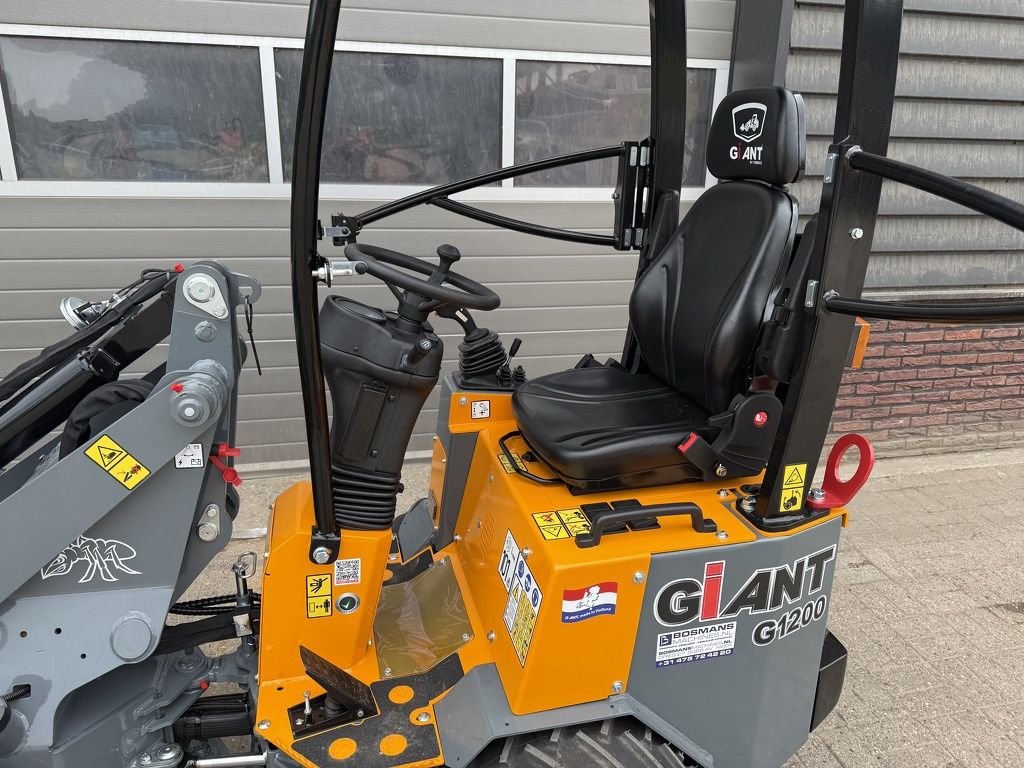 Giant G1200 minishovel / kniklader NIEUW €400 LEASE