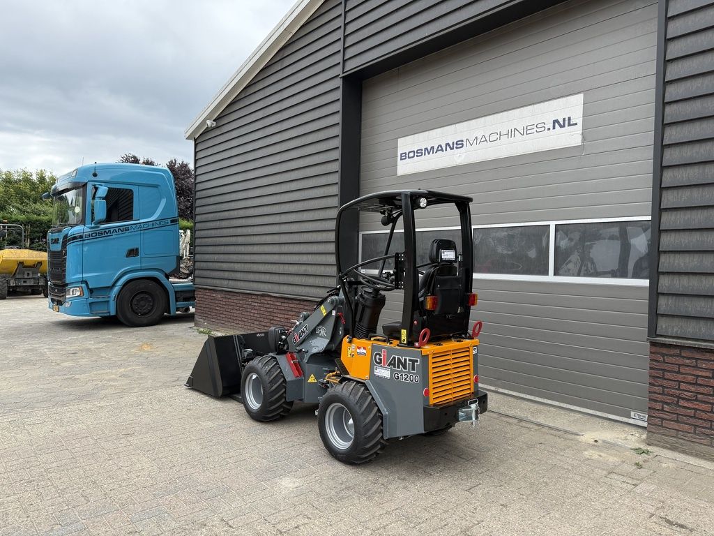Giant G1200 minishovel / kniklader NIEUW €400 LEASE