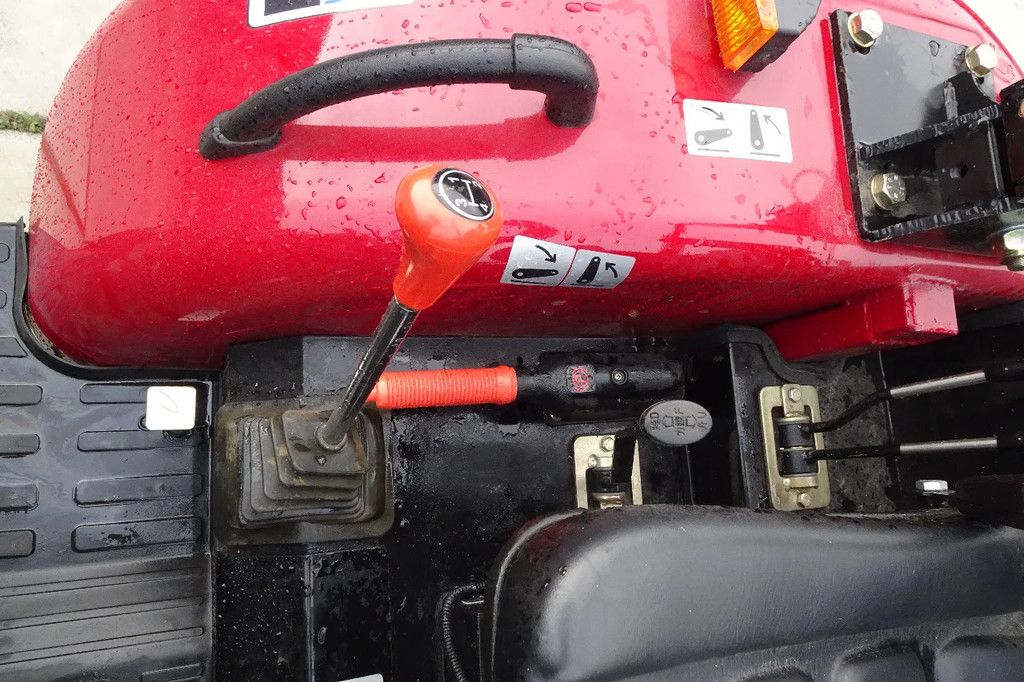 Knegt Compacttrekker DEMO Weinig uren! 404G2