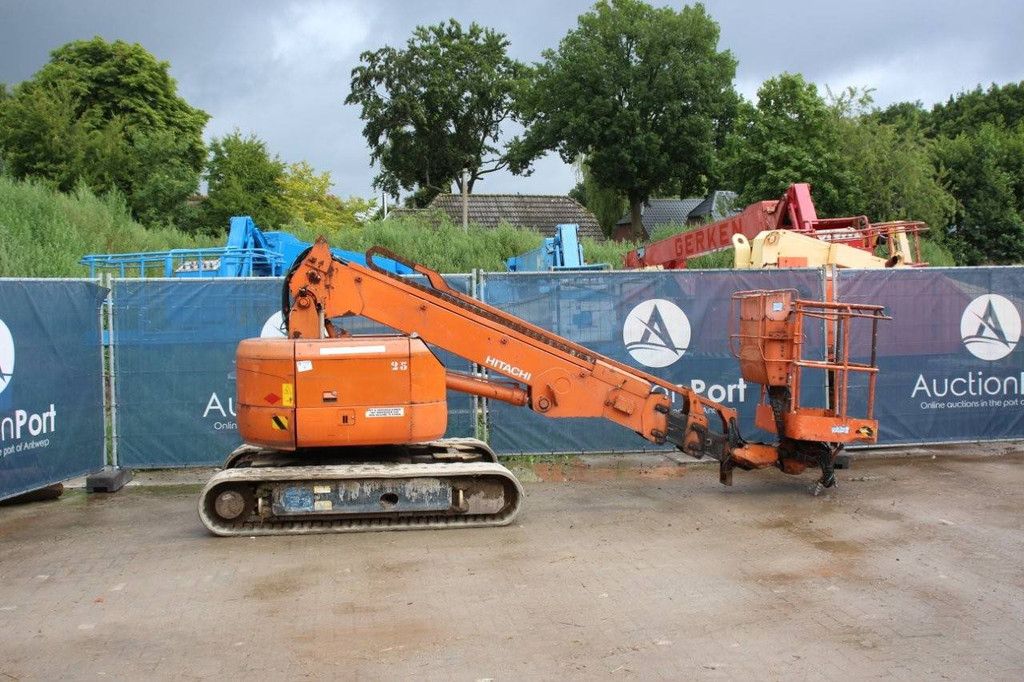 Hitachi HX99B Diesel 11,7 m Teleskoparbeitsbühne 2000