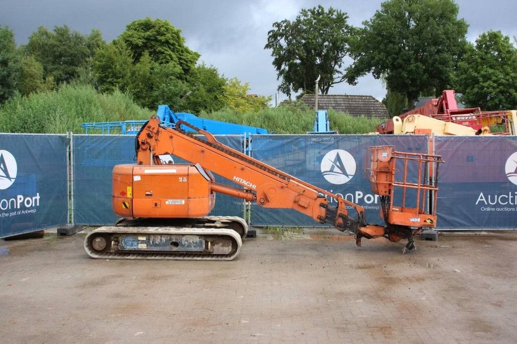 Hitachi HX99B Diesel 11,7 m Teleskoparbeitsbühne 2000