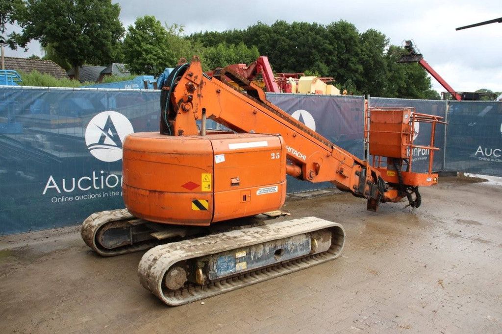 Hitachi HX99B Diesel 11,7 m Teleskoparbeitsbühne 2000