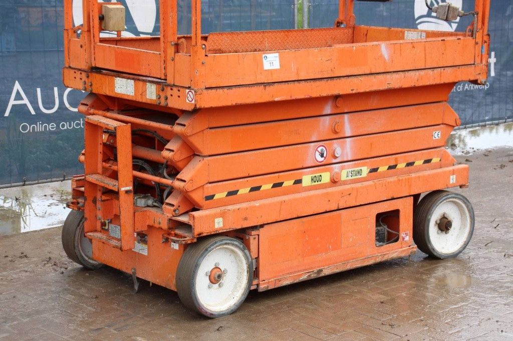 Scissor Lift Skyjack SJ III - 4626 Electric 9.92m 2011