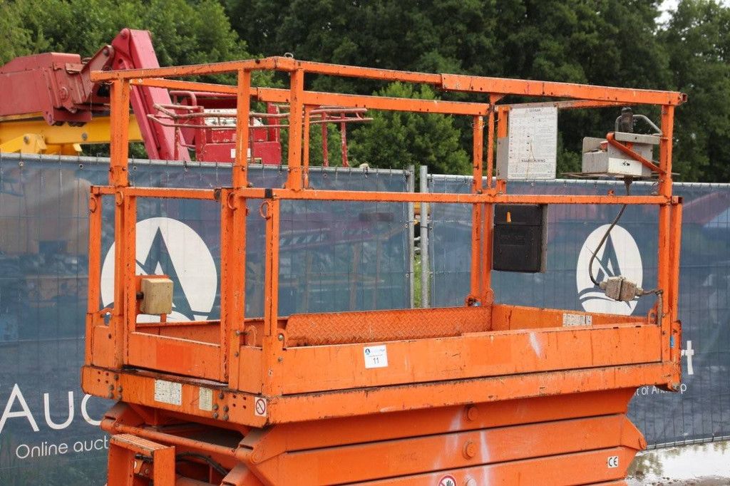 Scissor Lift Skyjack SJ III - 4626 Electric 9.92m 2011