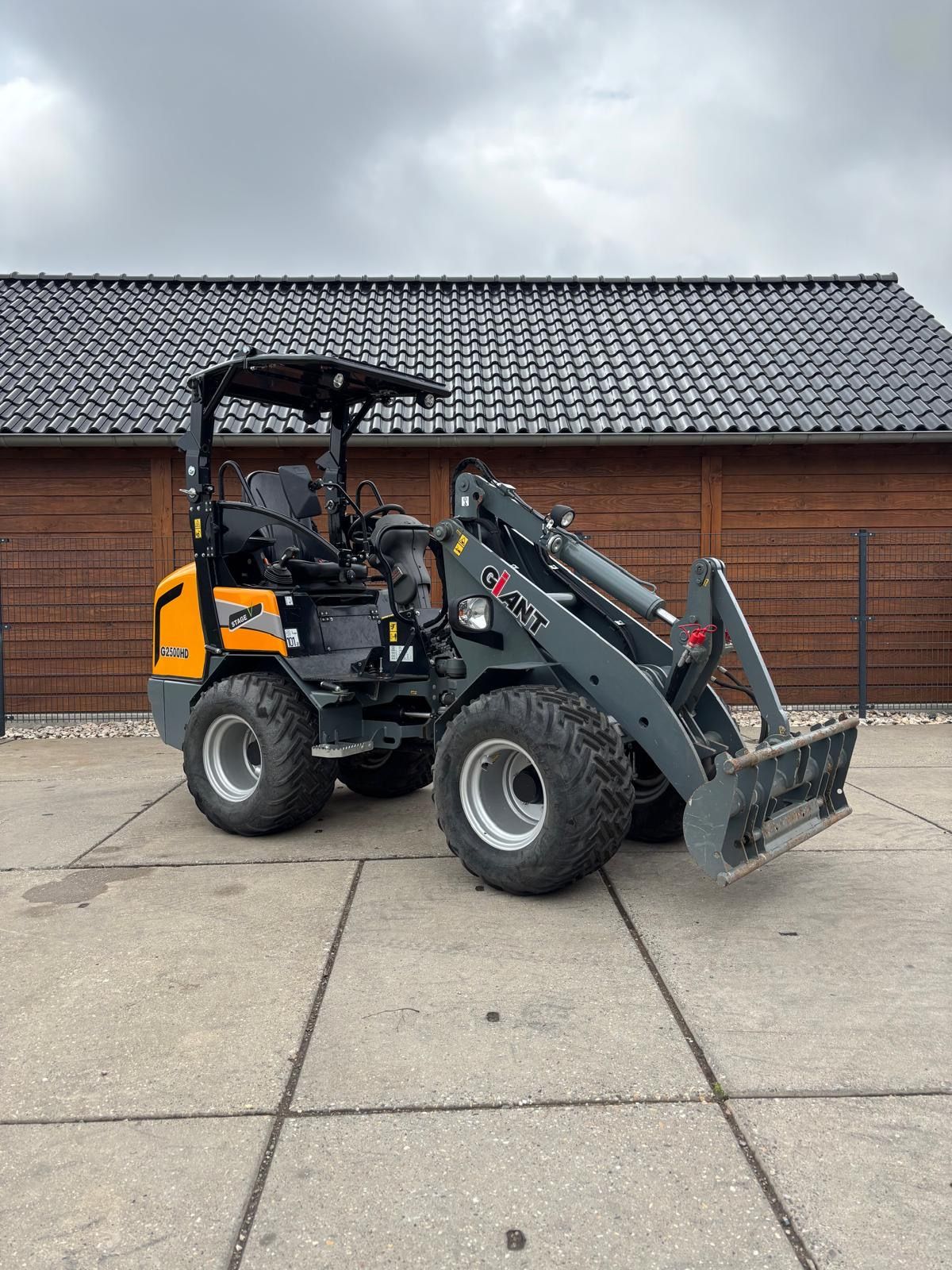Giant g2500hd 280uur !