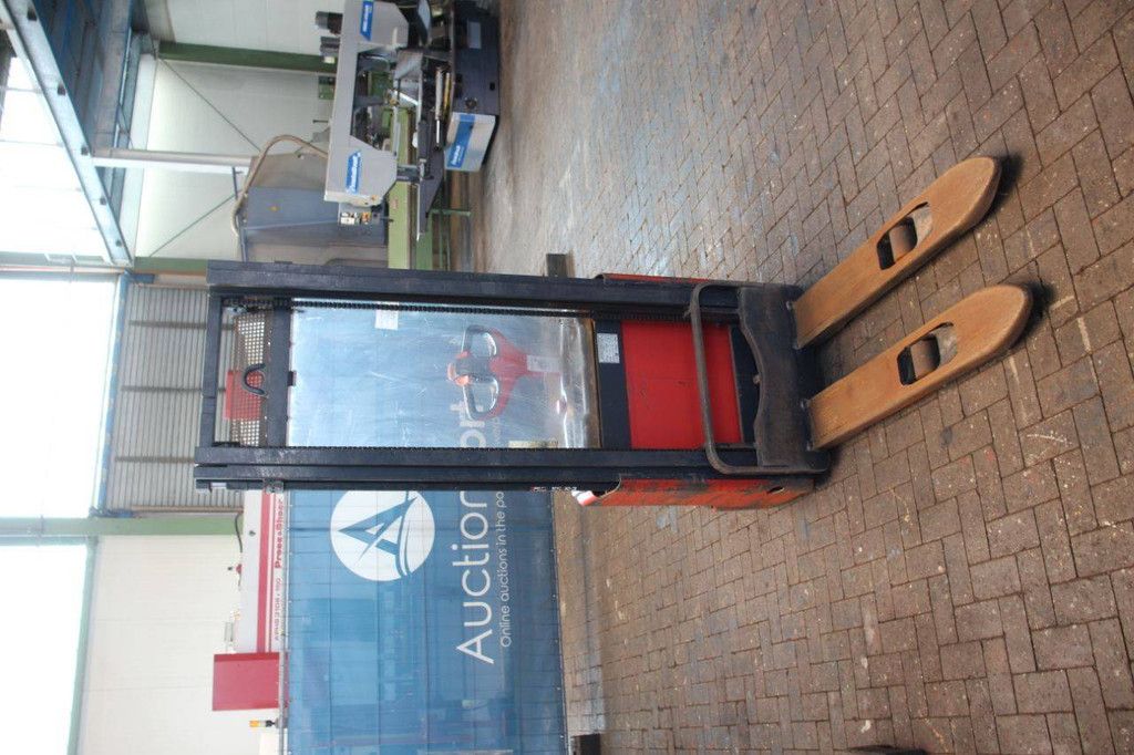 Stacker Linde L12 Electric 1200kg 2.53m