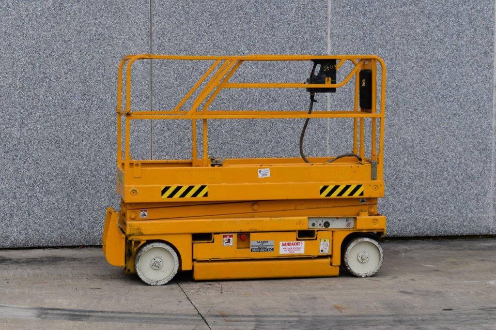 Scissor lift Haulotte Compact 8 Electric 350kg 8m 2002